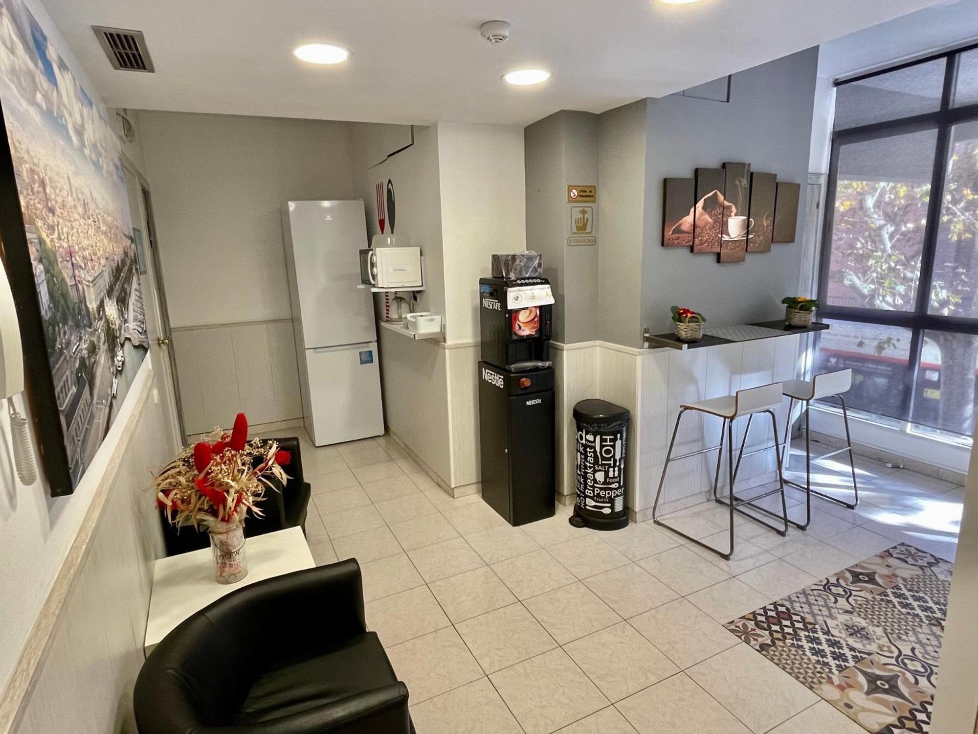 Hostal Lleida — Photos 1